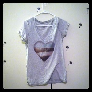 AE V-neck tshirt