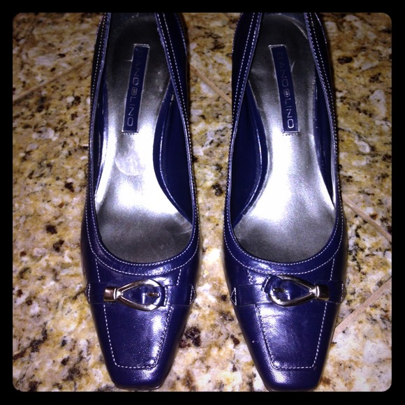 Navy blue bandolino shoes