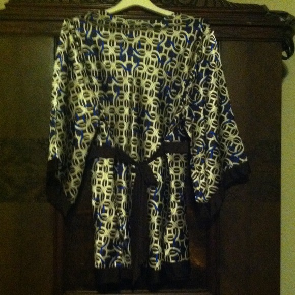 Beautiful Lambina Blouse - Picture 2 of 2