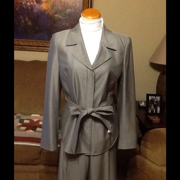 Ellen Tracy Platinum high end pantsuit - Picture 3 of 3