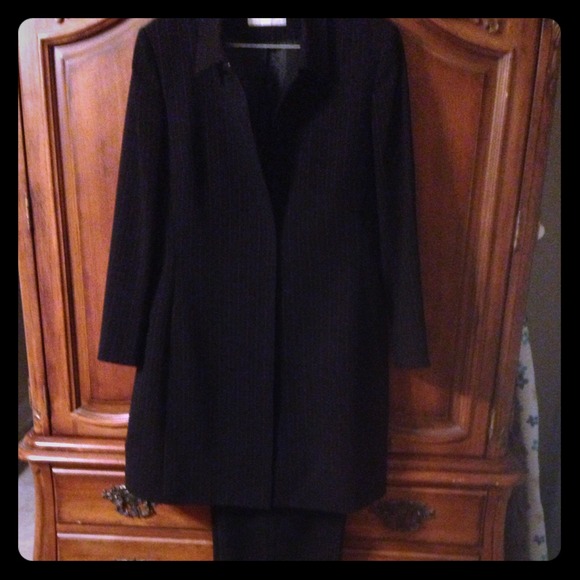 Ladies Tahari Black Pants Suit