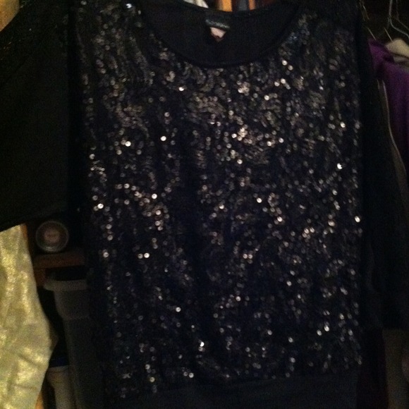 Bundled 🚫🚫Day trip sequin black Buckle top