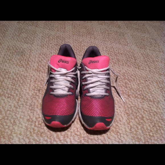 Basic athletic shoes - Picture 1 of 4
