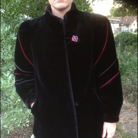 Vintage Faux Fur Coat With Piped Sleeves by Sasson - Picture 3 of 4