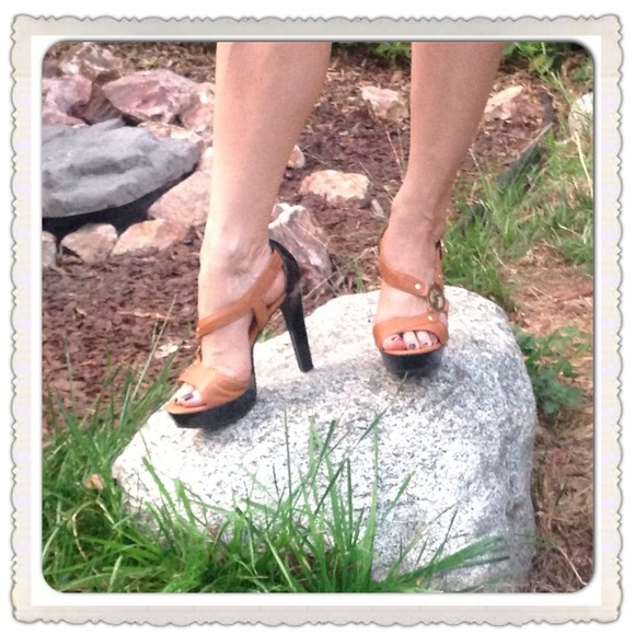 🔥SOLD🔥HP Authentic MK Leather Heels - Picture 3 of 4