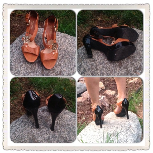 🔥SOLD🔥HP Authentic MK Leather Heels - Picture 4 of 4