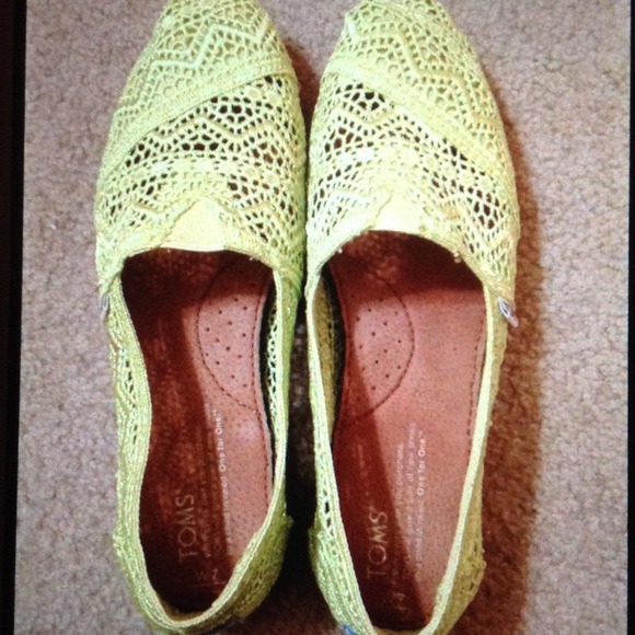 lime green crochets toms