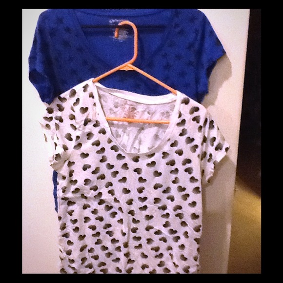 ✳️SOLD✳️ 2pk of Scoop Neck Tees