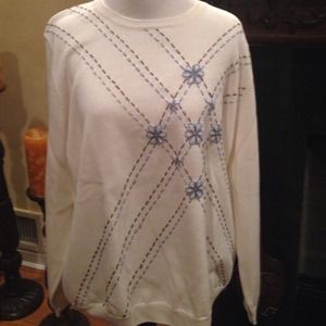 Winter white sweater w/beautiful detailed stitch Winter white sweater w/beautiful detailed stitch