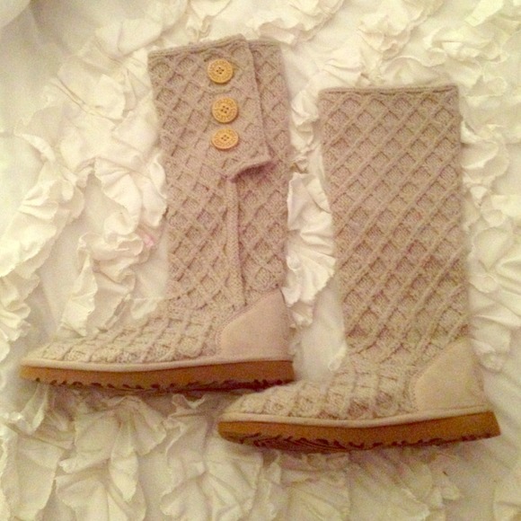 Women's Ugg Knit Boot Color: Sand Size: 7 NEW