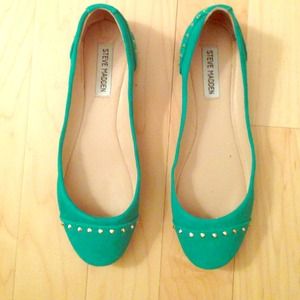 Green suede Steve Madden flats, size 8