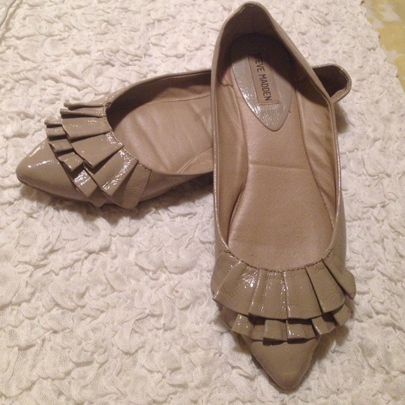 Steve Madden Ruffle Flats