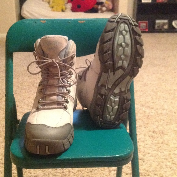 WOMEN'S SNOW BOOTS - Picture 2 of 3