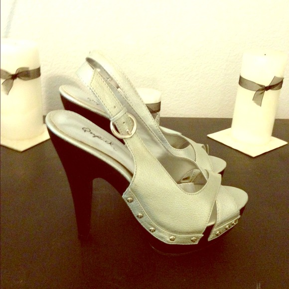 Studded Silver heels. Size 7 - Picture 1 of 1