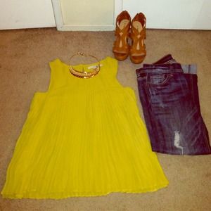 💖PREPPY PLEATED YELLOW TOP💖