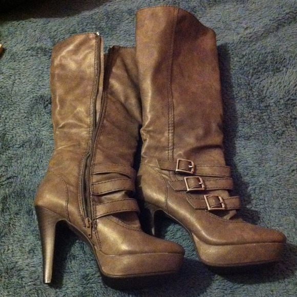 Tall, gray boots