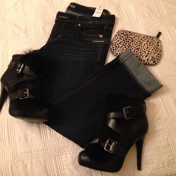 🌼Sexy cropped low rise regular fit jeans🌼 NWT