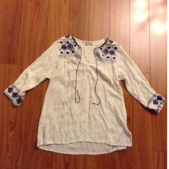 Host pick 1/14 🎊Cute tribal top - Picture 1 of 4
