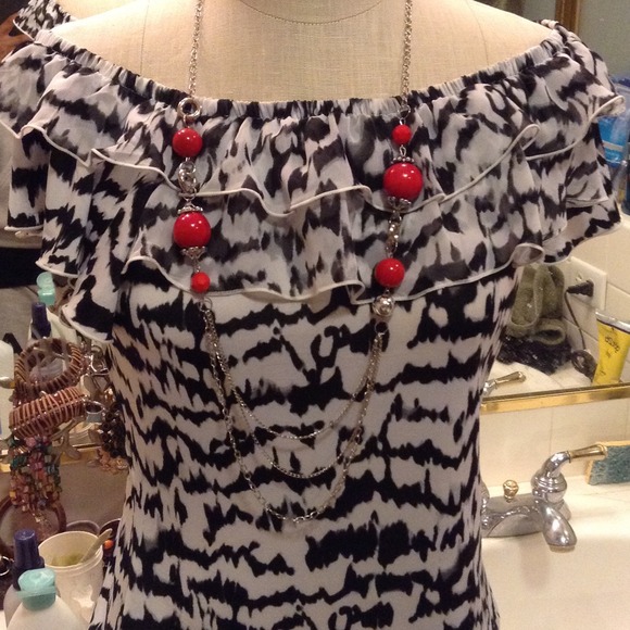 Red beaded 3tier necklace