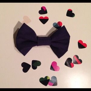 Navy blue bow.