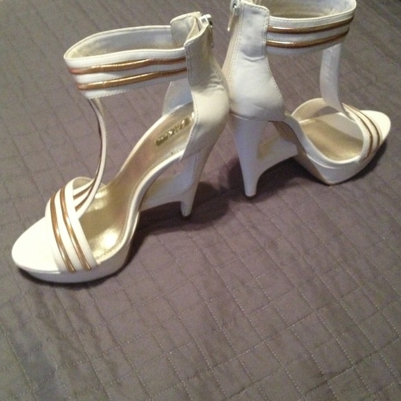 🚫sold🚫Wild pair ankle strap heels 6m - Picture 3 of 4