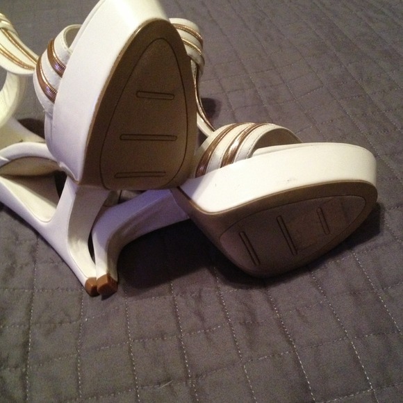 🚫sold🚫Wild pair ankle strap heels 6m - Picture 4 of 4