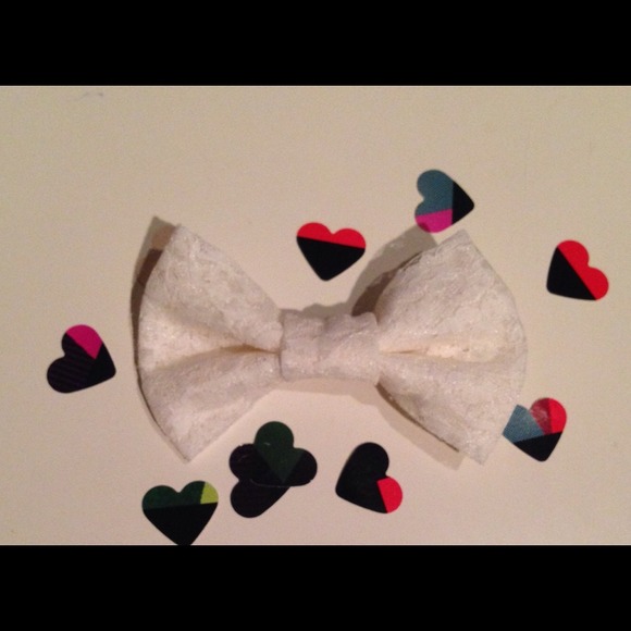 White lace bow - Picture 1 of 1