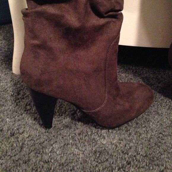 NWOT BROWN SUEDE SLOUCHY BOOTS 9.5 - Picture 4 of 4