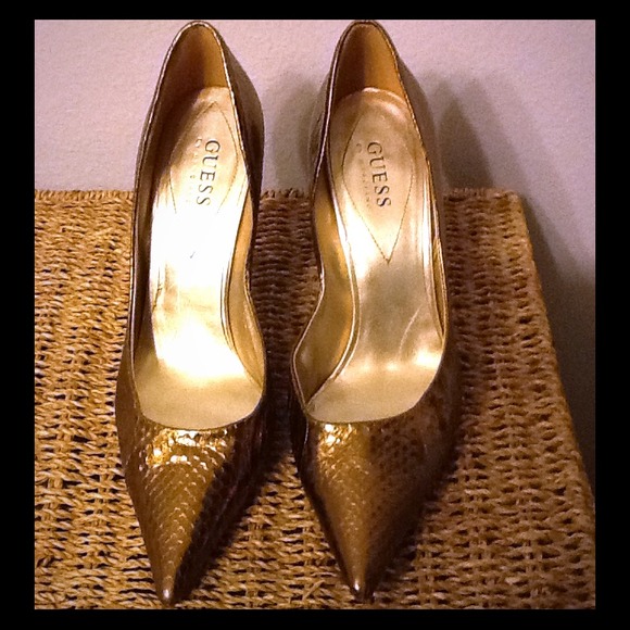 🔺SOLD🔺Guess? D'orsay heels in metallic gold