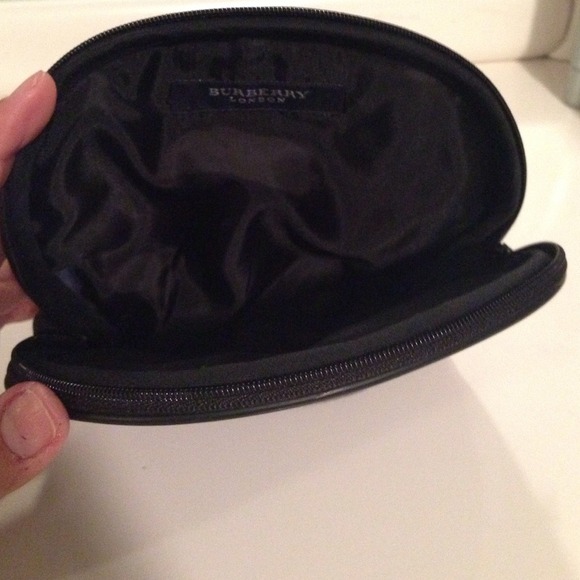 💯% AUTHENTIC BURBERRY BLUE CHECK COSMETIC CASE - Picture 3 of 3