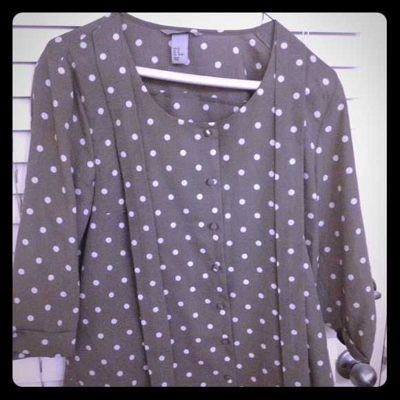 Beautiful polka dot blouse!