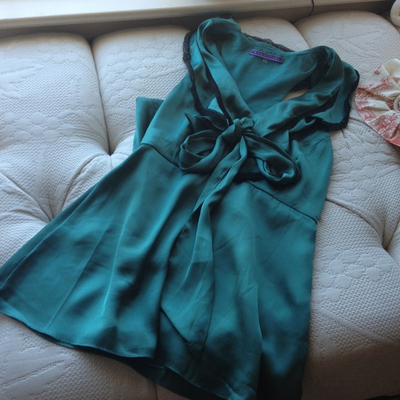 SALE! Halter top with black lace collar. - Picture 3 of 4