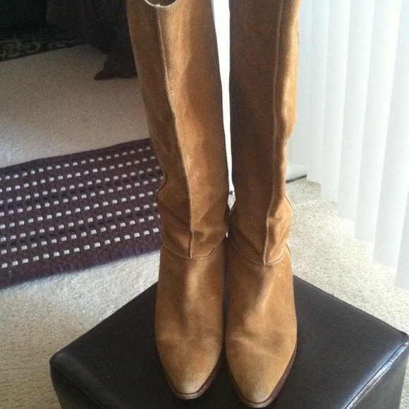 TAN SUEDE BOOTS