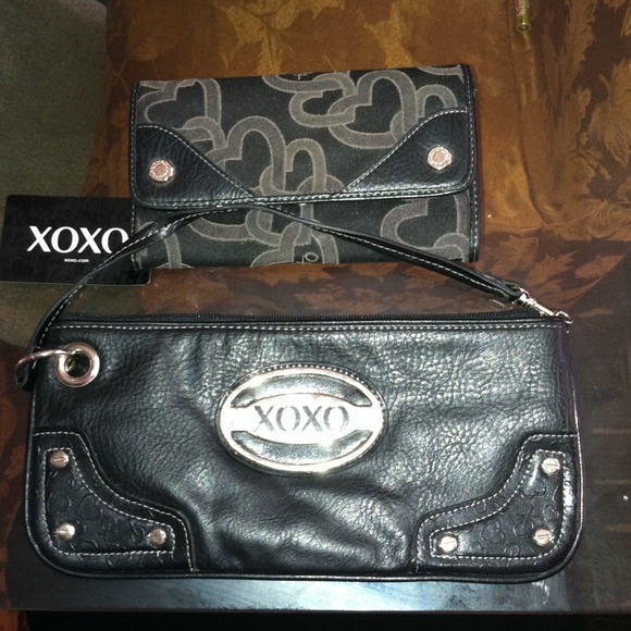 XOXO CLUTCH AND WALLET YOURS $10