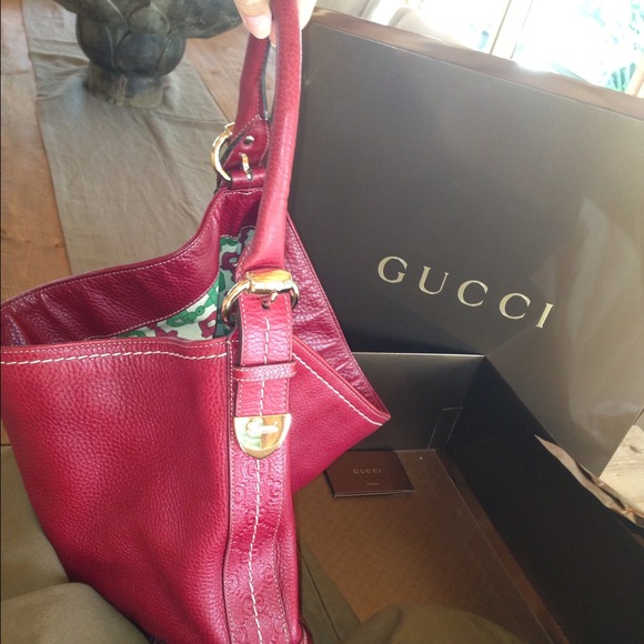 Gucci red hobo bag.💰💰💰SOLD!!💰💰💰 - Picture 2 of 4