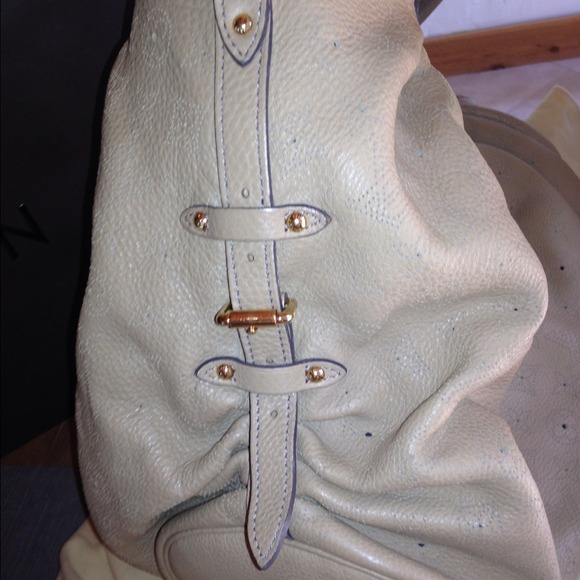 π°π°π° SOLD π°π°π°AUTHENTIC LV Mahina xl bag.π°π° - Picture 3 of 4