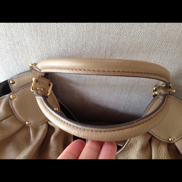 π°π°π° SOLD π°π°π°AUTHENTIC LV Mahina xl bag.π°π° - Picture 4 of 4