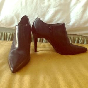 **sold** Via Spiga black high-heeled booties
