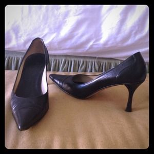 Gucci Classic black leather heels