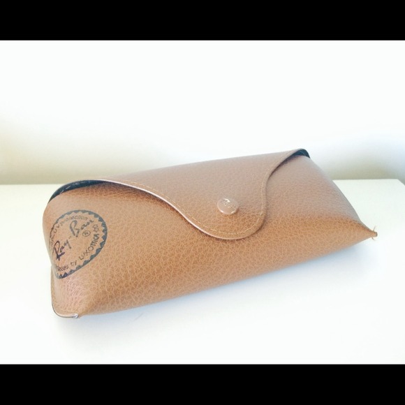 FREE Authentic Ray Bans case - Picture 1 of 2