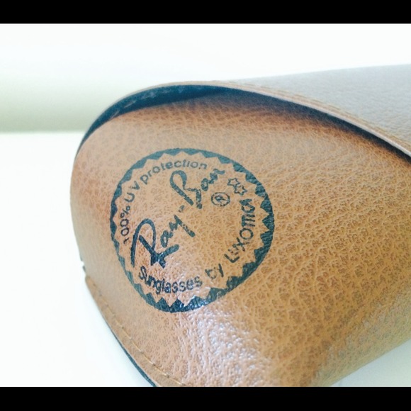 FREE Authentic Ray Bans case - Picture 2 of 2