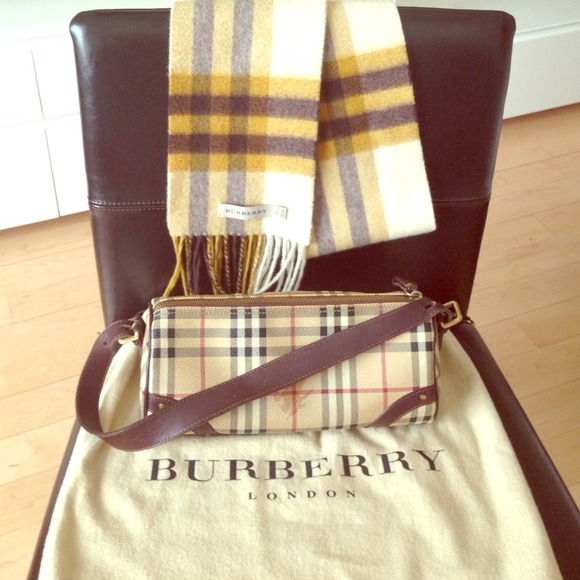 Burberry Nova Check barrel bag