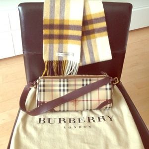 Burberry Nova Check barrel bag