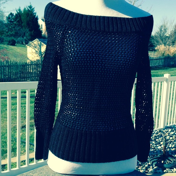 ๐ Open Weave Black Sweater - Picture 2 of 2