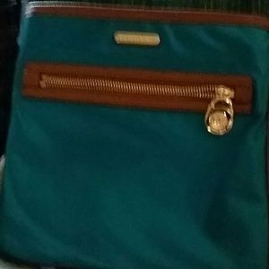 Nwt kor Michael kor real purse with tag