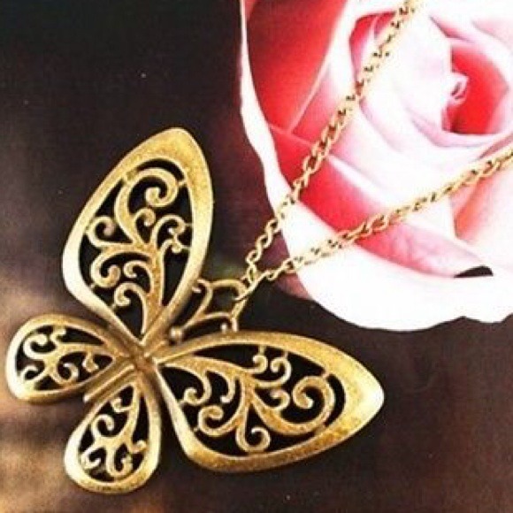 💍 ( 2 for $20 ) Hollow Out Butterfly Pendant necklace