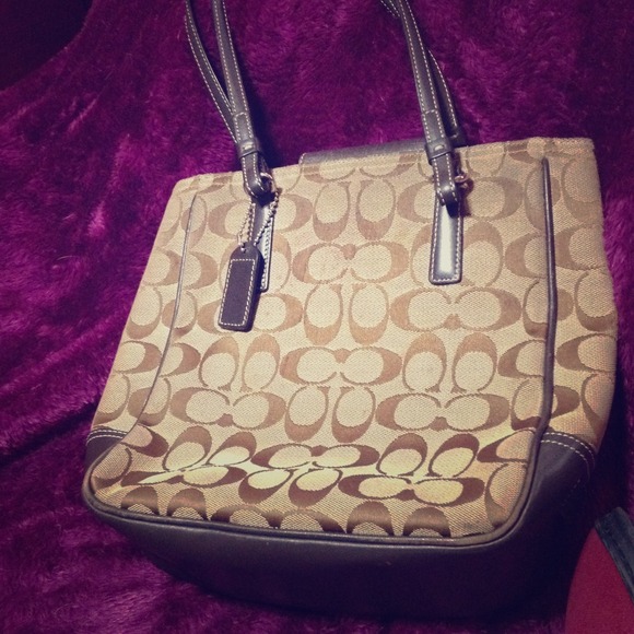 AUTHENTIC BROWN COACH PURSE!!!