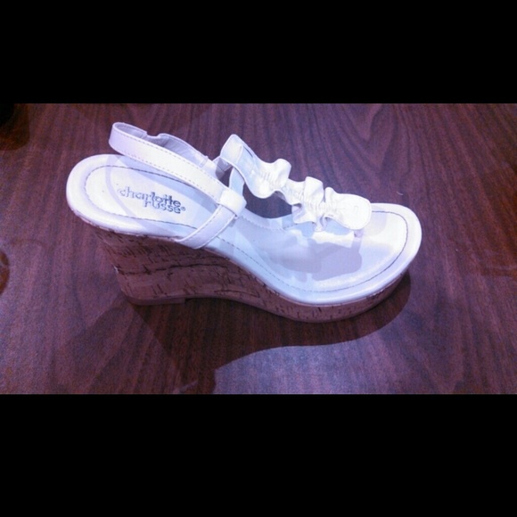 White, wedge sandle