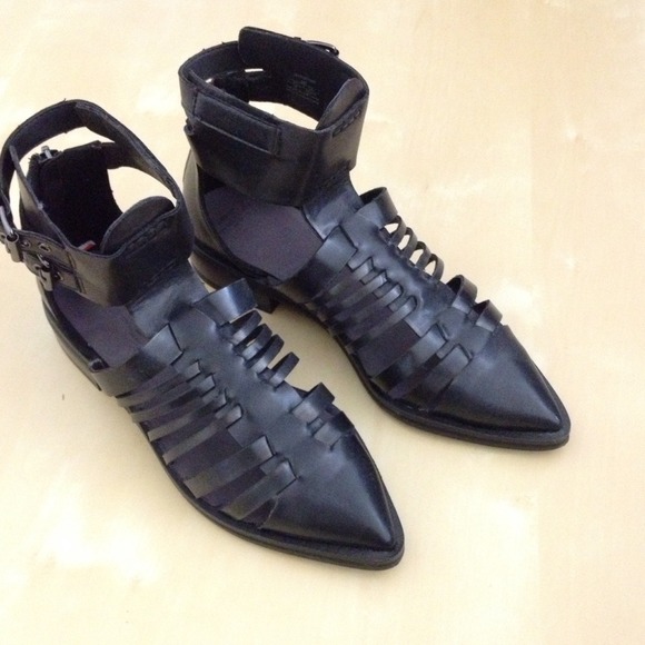 SOLD ZARA closed toe strappy gladiator sandals - Picture 2 of 4