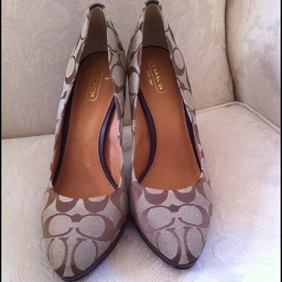 📛Coach Heels📛 - Picture 2 of 4